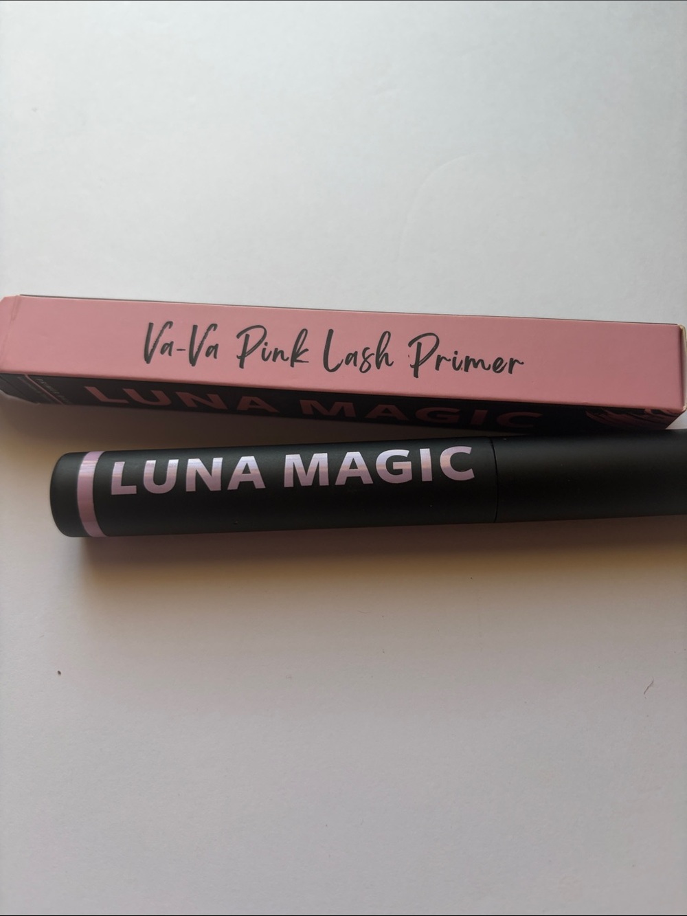Luna Magic Va-Va Pink Lash Primer - Pink & Black